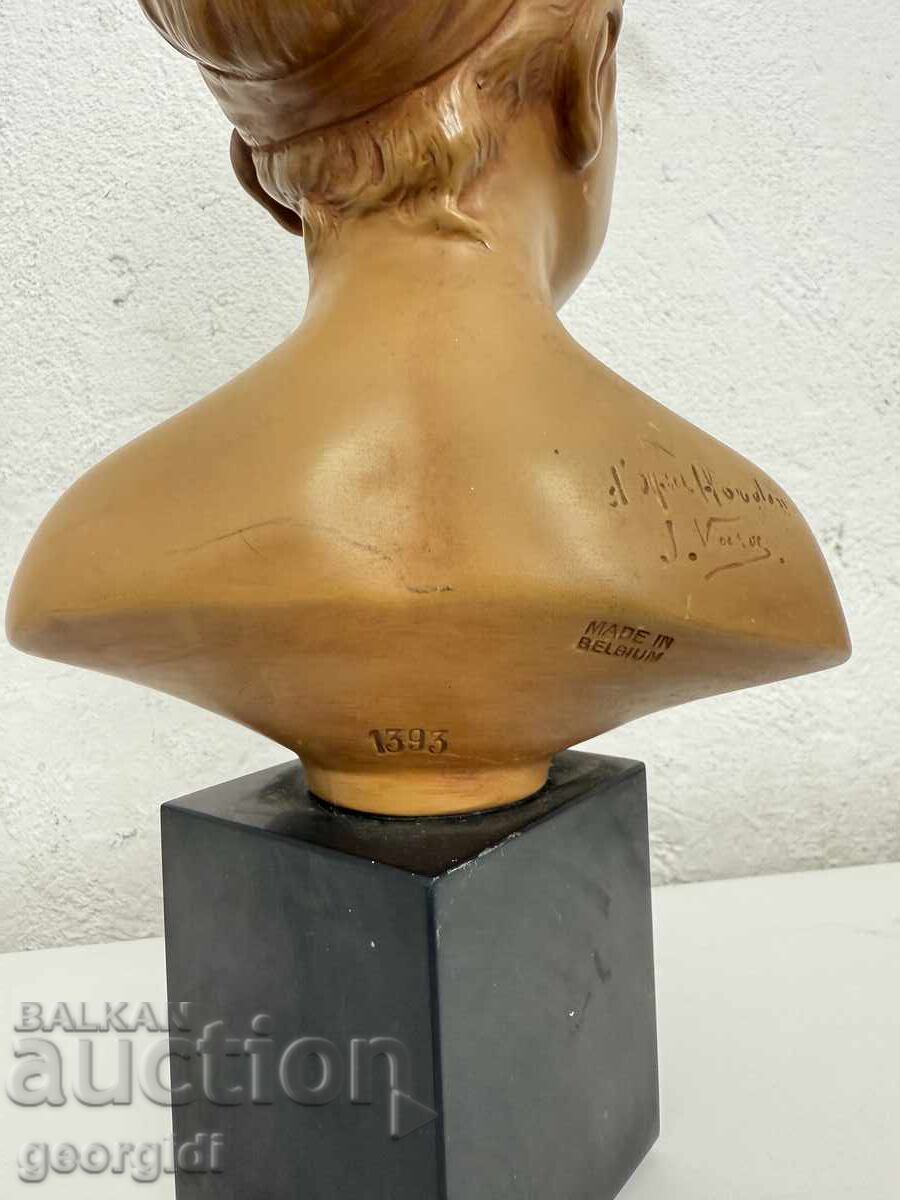 Very elegant 19th-century French terracotta bust of Louise Br - 6