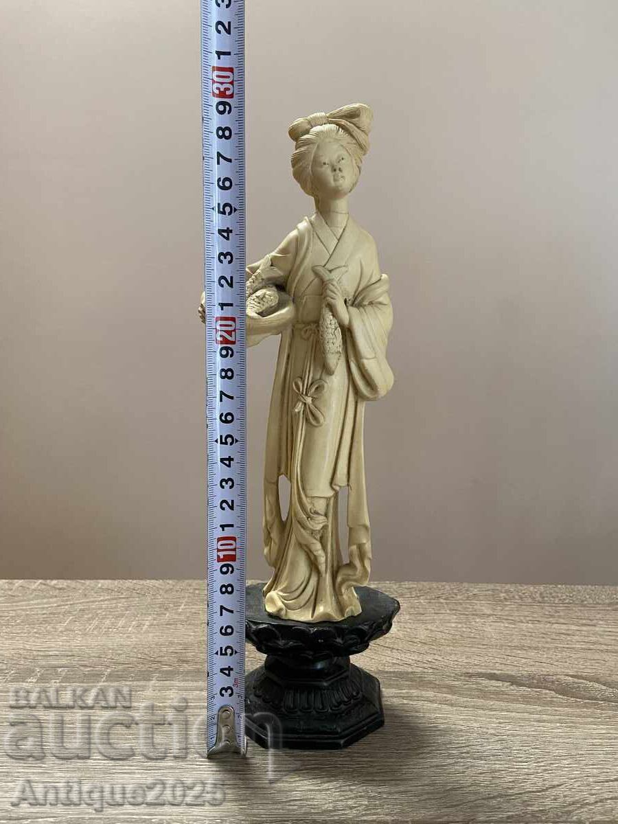 Livrarea Statuetă decorativă „Japoneză în kimono”