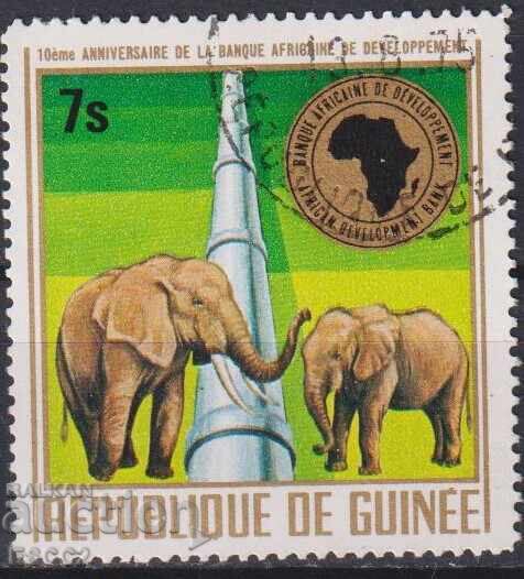 Σφραγισμένη γραμματόσημο Fauna Ελέφαντες 1975 από Γουινέα