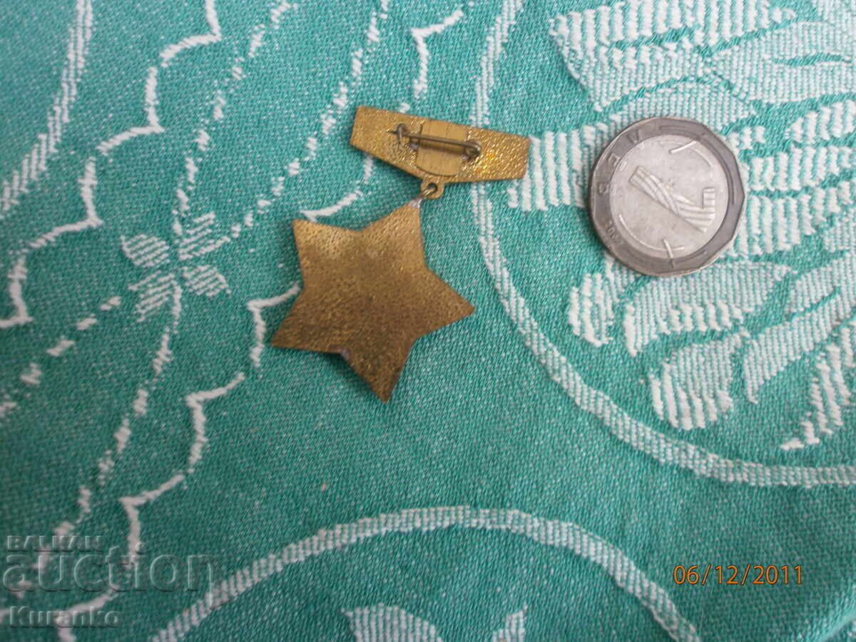 Rare "OTLICHNIK" badge, excellent condition - 6