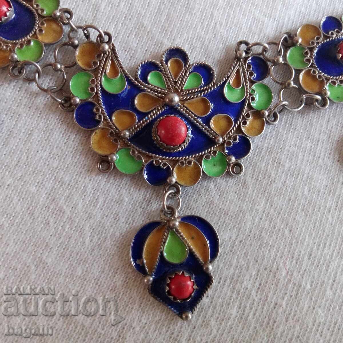 Colier unic din argint cu email și corali cu preț 150.00 BGN | € 76.69 Colier unic din argint cu email și corali cu preț 150.00 BGN | € 76.69