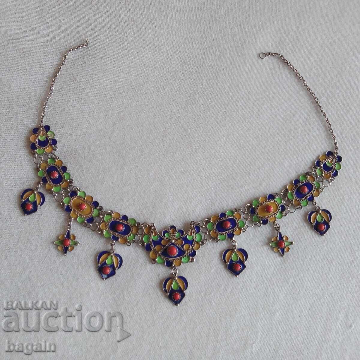 Colier unic din argint cu email și corali Colier unic din argint cu email și corali