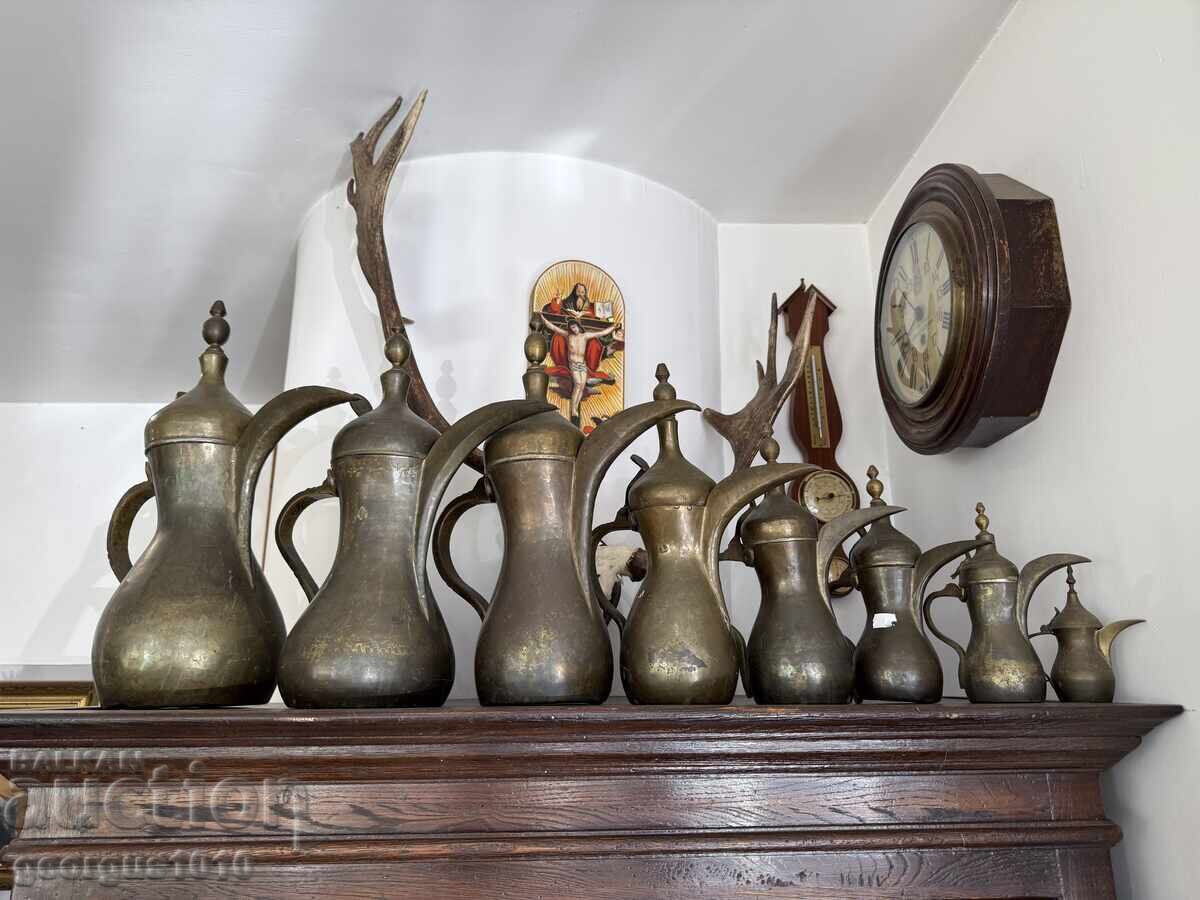 Συλλογή παλαιών χάλκινων κανάτων/ιμπρίκων Νο. 7565 Συλλογή παλαιών χάλκινων κανάτων/ιμπρίκων Νο. 7565