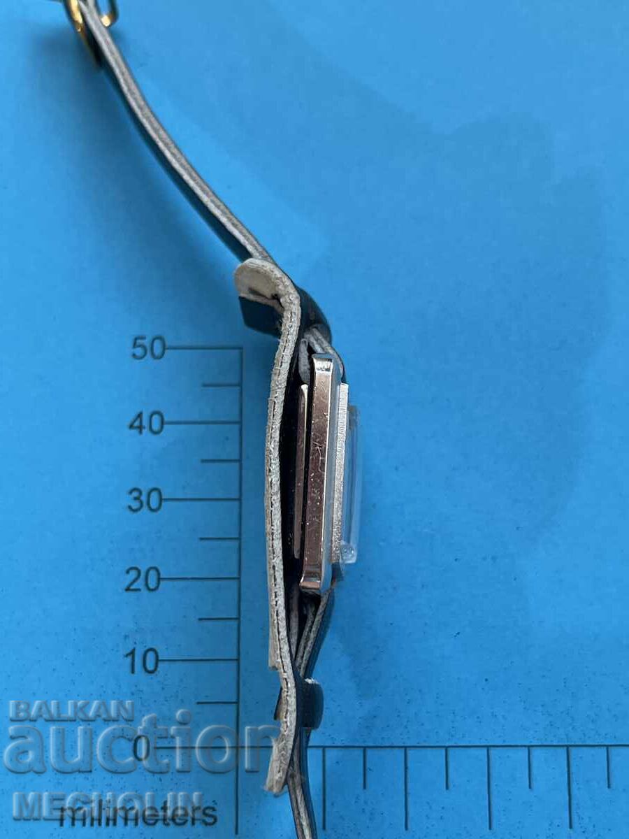 Delivery of WOMEN'S WATCH 12