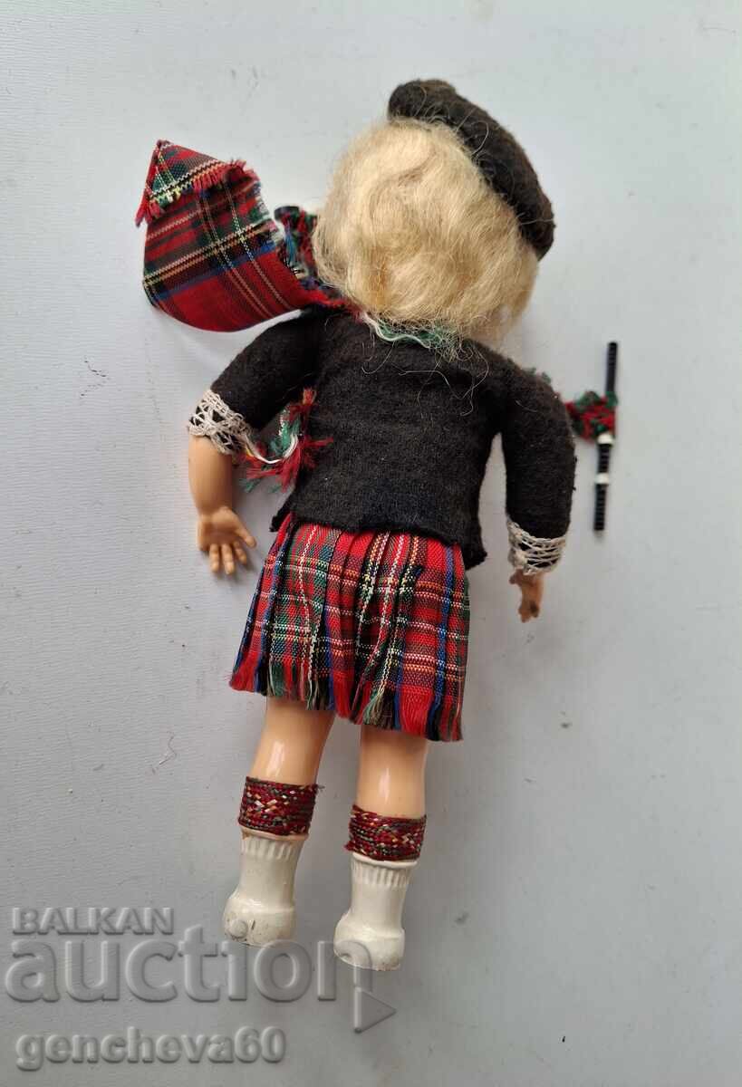 Δημοπρασία Ρετρό Σκωτσέζικη Κούκλα με Φορεσιά και Μάτια που Ανοιγοκλείνουν