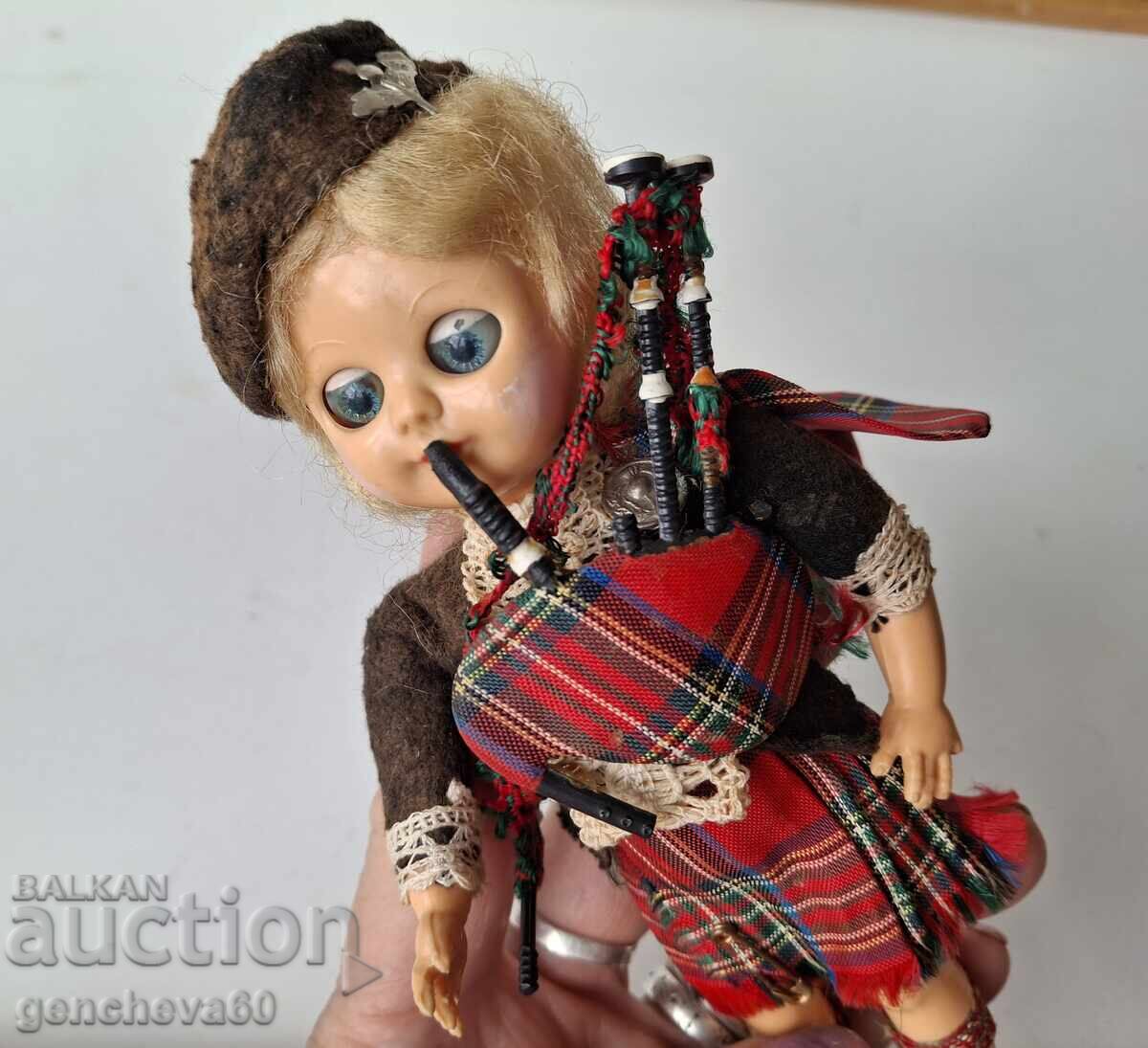 Ρετρό Σκωτσέζικη Κούκλα με Φορεσιά και Μάτια που Ανοιγοκλείνουν - 6