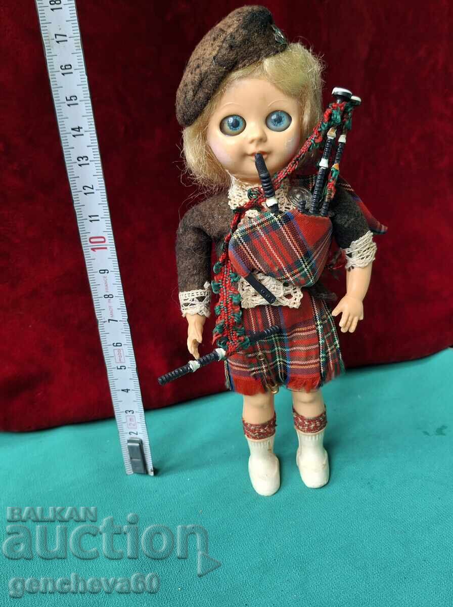 Ρετρό Σκωτσέζικη Κούκλα με Φορεσιά και Μάτια που Ανοιγοκλείνουν