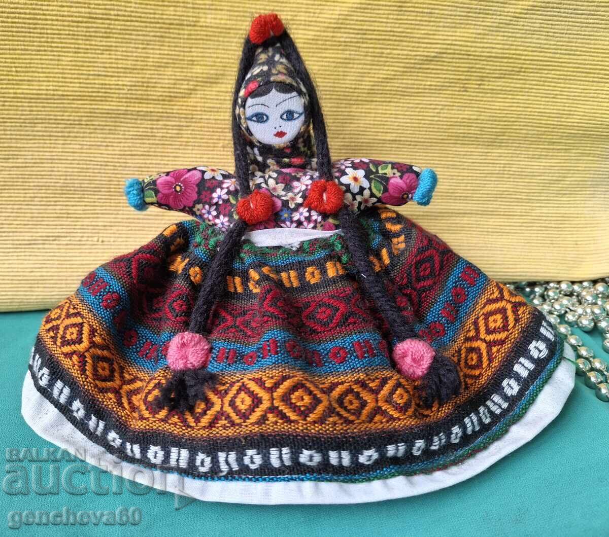 Традиционна парцалена кукла,носия от Андола