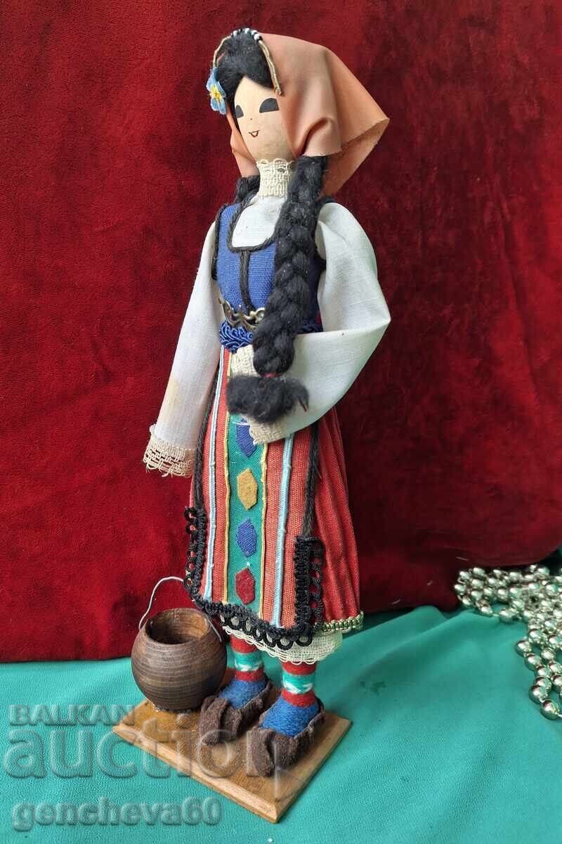 Δημοπρασία Bŭlgarska stara bitova κούκλα με κανάτα/φορεσιά Δημοπρασία Bŭlgarska stara bitova κούκλα με κανάτα/φορεσιά