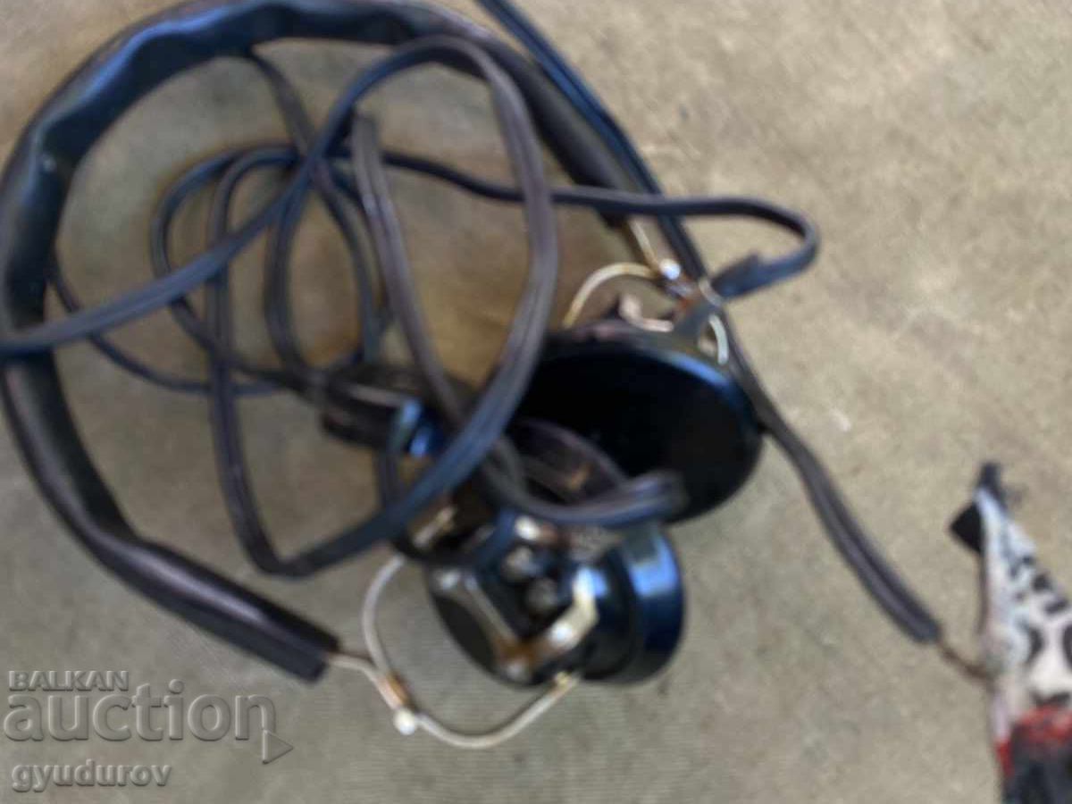 Delivery of Headphones Delivery of Headphones