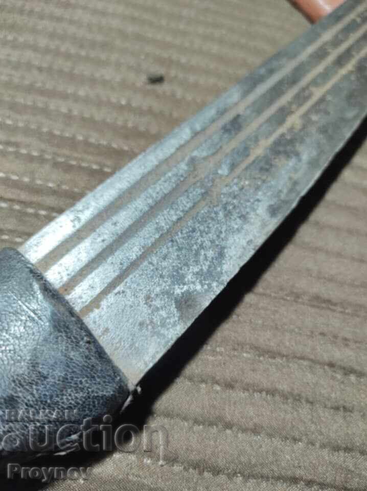 Доставка на Централна Африка Република - боен меч-мачете на „Антибалака“