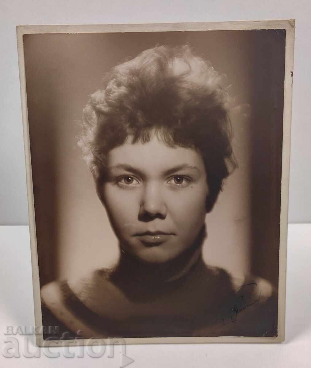 ACTRESS? AUTOGRAPH LARGE PHOTO PHOTOGRAPH CARD PORTRAIT