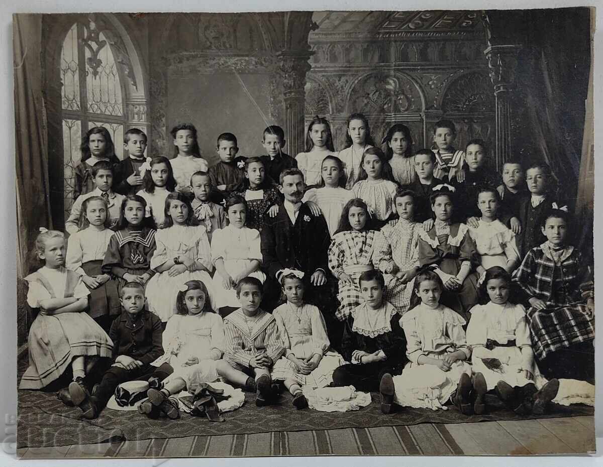 ΤΕΛΟΣ ΤΟΥ 19ΟΥ ΑΙΩΝΑ ΜΑΘΗΤΕΣ ΔΑΣΚΑΛΟΣ ΠΑΛΙΑ ΜΕΓΑΛΗ ΦΩΤΟΓΡΑΦΙΑ ΧΑΡΤΟΝΙ με τιμή 35.00 BGN | € 17.90 ΤΕΛΟΣ ΤΟΥ 19ΟΥ ΑΙΩΝΑ ΜΑΘΗΤΕΣ ΔΑΣΚΑΛΟΣ ΠΑΛΙΑ ΜΕΓΑΛΗ ΦΩΤΟΓΡΑΦΙΑ ΧΑΡΤΟΝΙ με τιμή 35.00 BGN | € 17.90