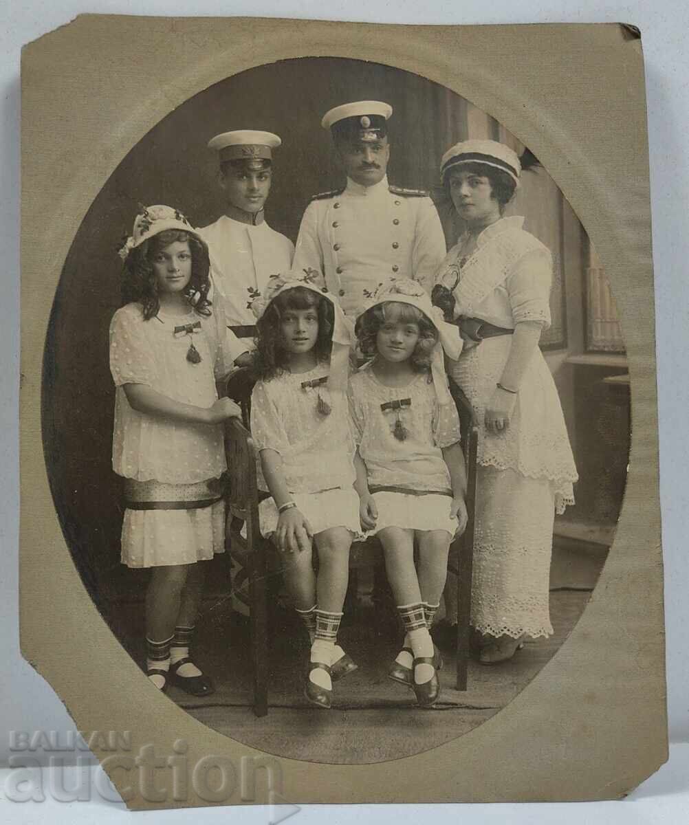 ΑΞΙΩΜΑΤΙΚΟΣ ΠΑΛΙΑ ΟΙΚΟΓΕΝΕΙΑΚΗ ΦΩΤΟΓΡΑΦΙΑ ΦΩΤΟΓΡΑΦΙΑ ΚΑΡΤΟΝΙ με τιμή 45.00 BGN | € 23.01