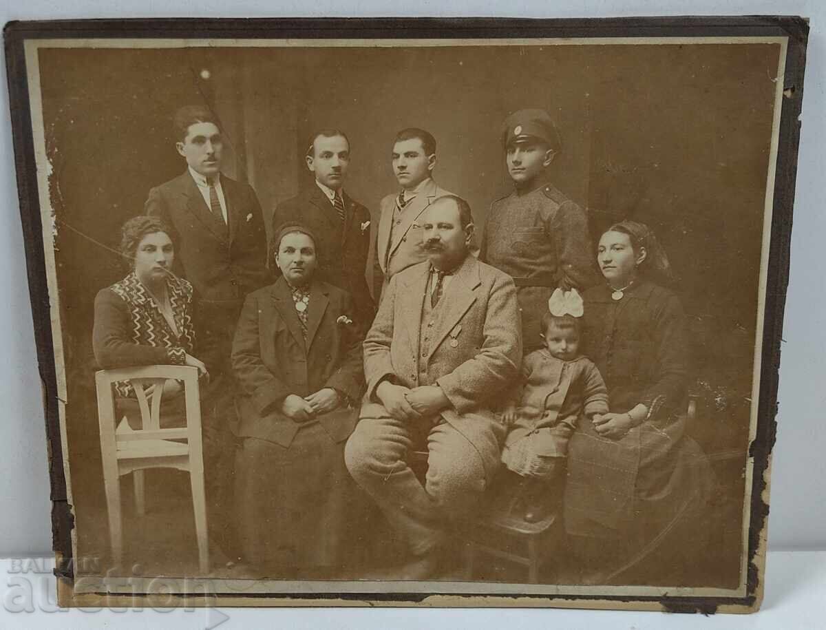 MEDAL ORDER FERDINAND OLD LARGE PHOTO CARDBOARD with price 35.00 BGN | € 17.90 MEDAL ORDER FERDINAND OLD LARGE PHOTO CARDBOARD with price 35.00 BGN | € 17.90