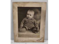 BABY CHILD BIG CHILD PHOTO PHOTOGRAPHY PORTRAIT CARDBOARD