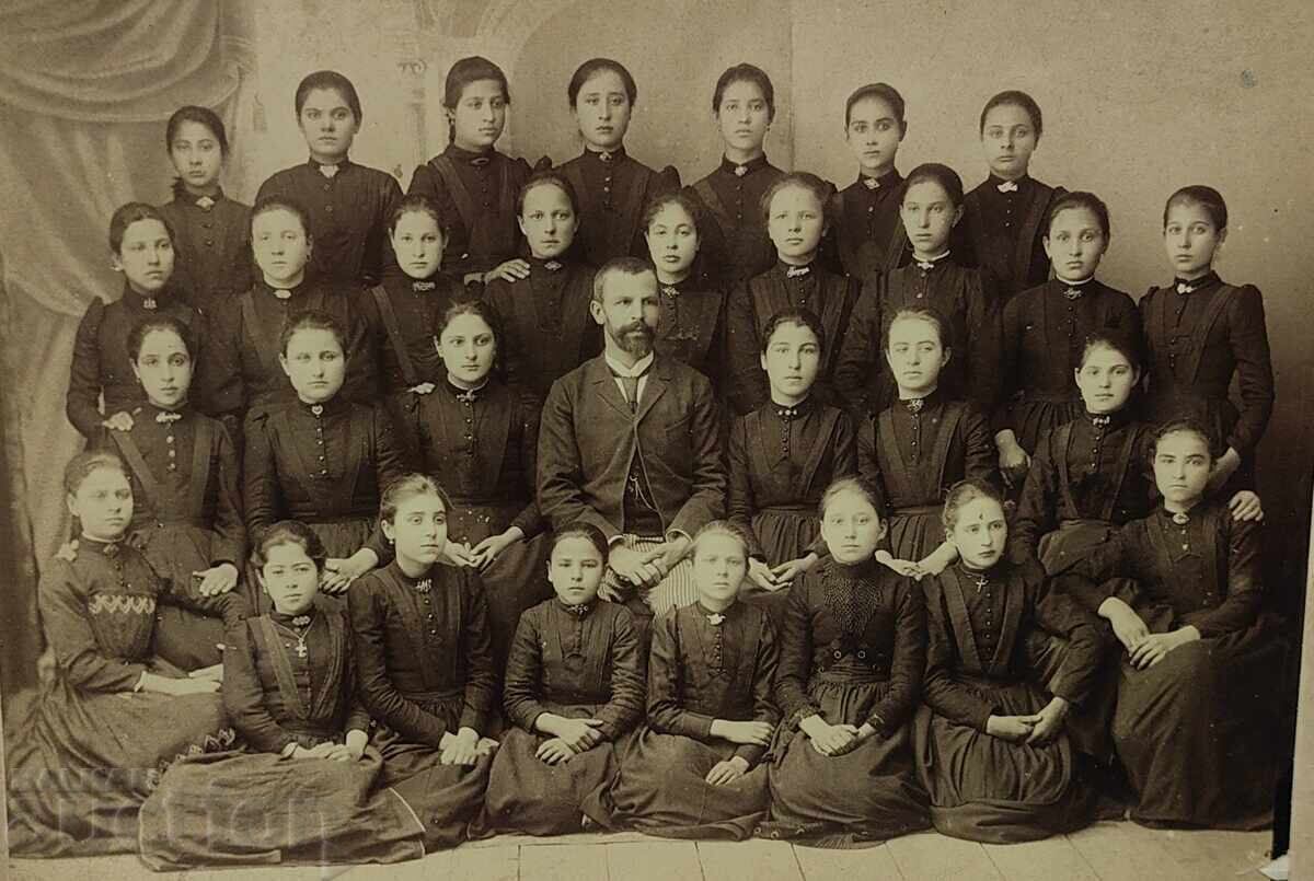 SFÂRȘITUL SECOLULUI AL 19-LEA ELEVI PROFESOR FOTOGRAFIE VECHE MARE CARTON cu preț 20.00 BGN | € 10.23 SFÂRȘITUL SECOLULUI AL 19-LEA ELEVI PROFESOR FOTOGRAFIE VECHE MARE CARTON cu preț 20.00 BGN | € 10.23