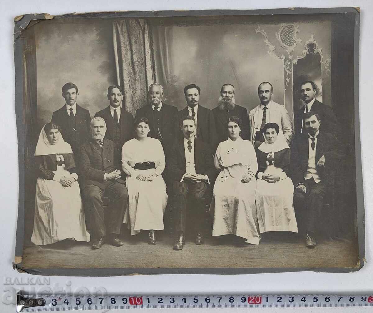 Delivery of DOCTORS? NURSES RED CROSS BRC OLD LARGE PHOTO CARD