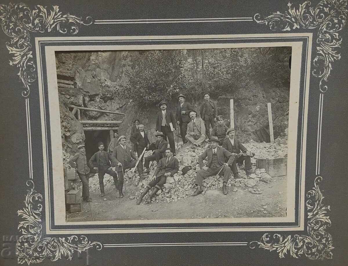 МИНА МИНЬОР СТАРА ГОЛЯМА СНИМКА ФОТОГРАФИЯ КАРТОН с цена 55.00 лв. | € 28.12