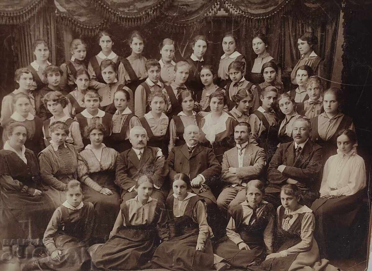 УЧЕНИЦИ УЧИТЕЛ СТАРА ГОЛЯМА СНИМКА ФОТОГРАФИЯ КАРТОН с цена 25.00 лв. | € 12.78