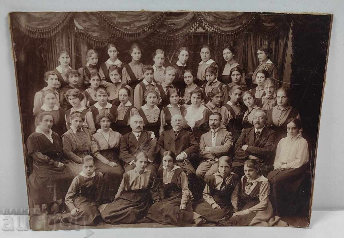 УЧЕНИЦИ УЧИТЕЛ СТАРА ГОЛЯМА СНИМКА ФОТОГРАФИЯ КАРТОН