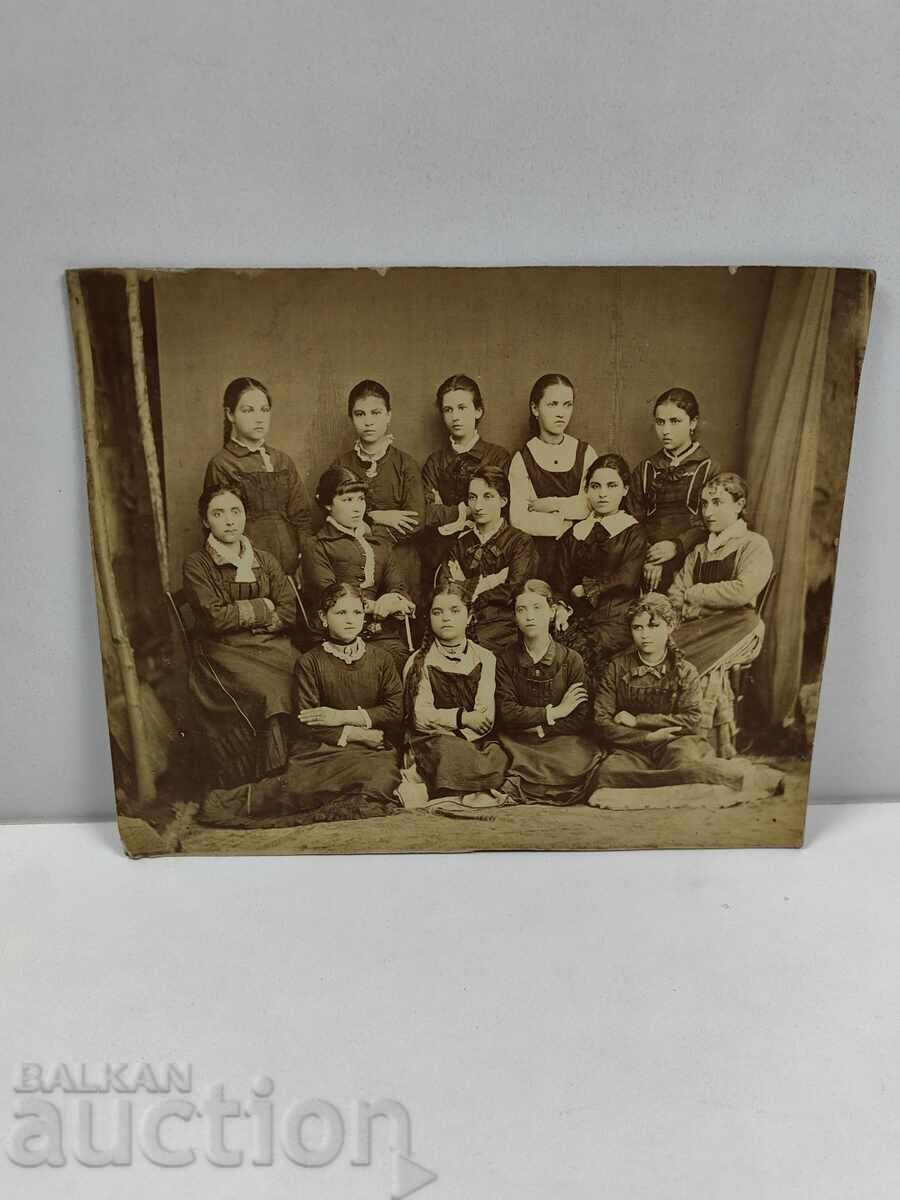 МОМИЧЕТА УЧЕНИЦИ СТАРА ГОЛЯМА СНИМКА ФОТОГРАФИЯ КАРТОН с цена 29.00 лв. | € 14.83
