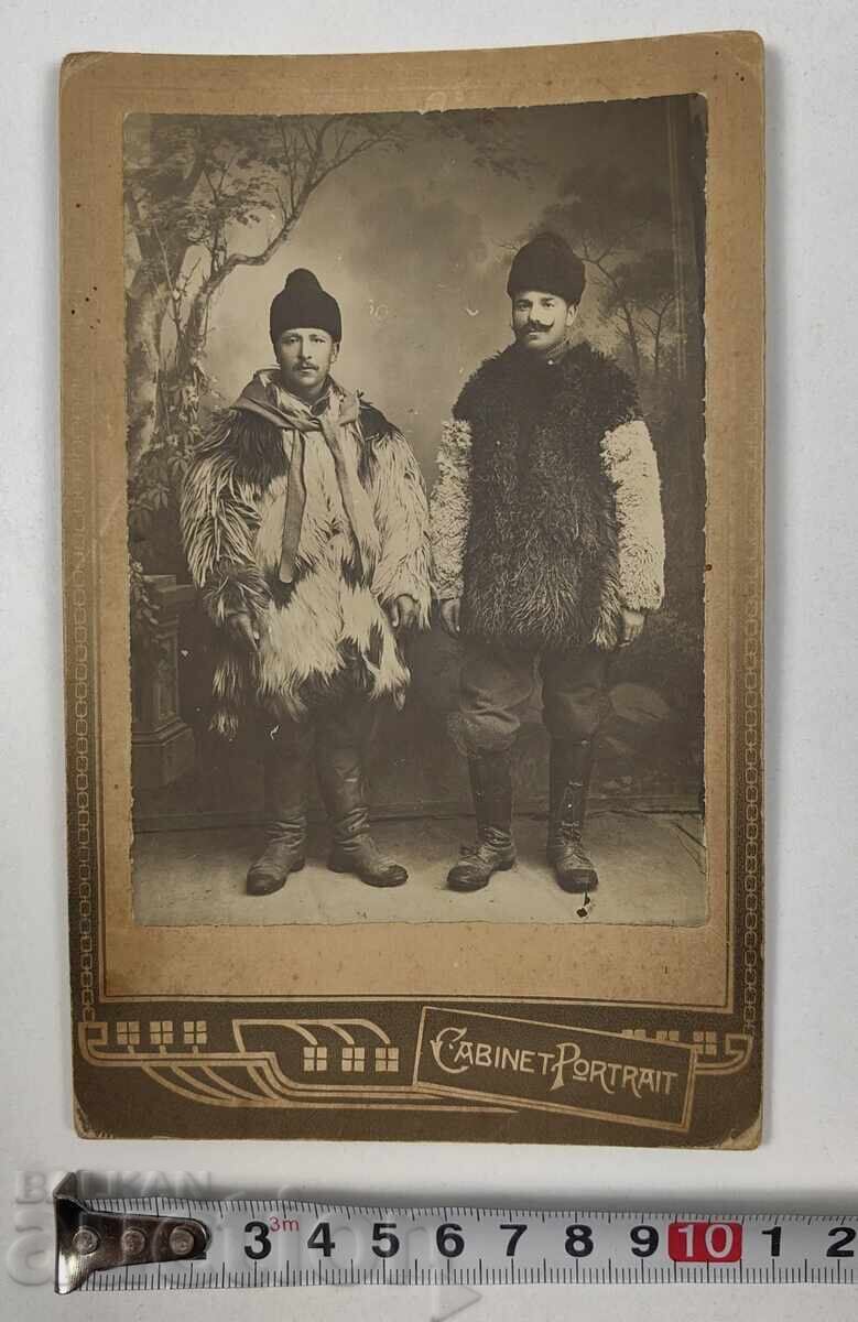 ОВЧАРИ? КОЖУХ НОСИЯ СТАРА СНИМКА ФОТОГРАФИЯ КАРТОН с цена 29.00 лв. | € 14.83