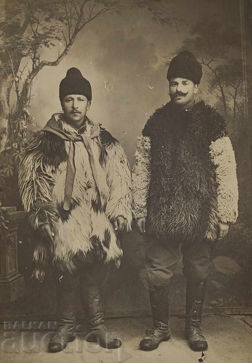 Аукцион ОВЧАРИ? КОЖУХ НОСИЯ СТАРА СНИМКА ФОТОГРАФИЯ КАРТОН