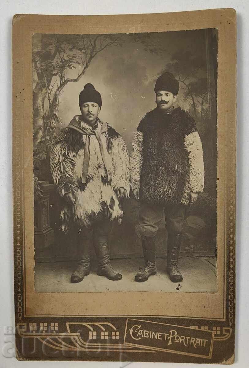 ОВЧАРИ? КОЖУХ НОСИЯ СТАРА СНИМКА ФОТОГРАФИЯ КАРТОН