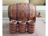 Βαρελάκι πυρογραφημένο ρετρό με τρία φλιτζάνια για γνώστες