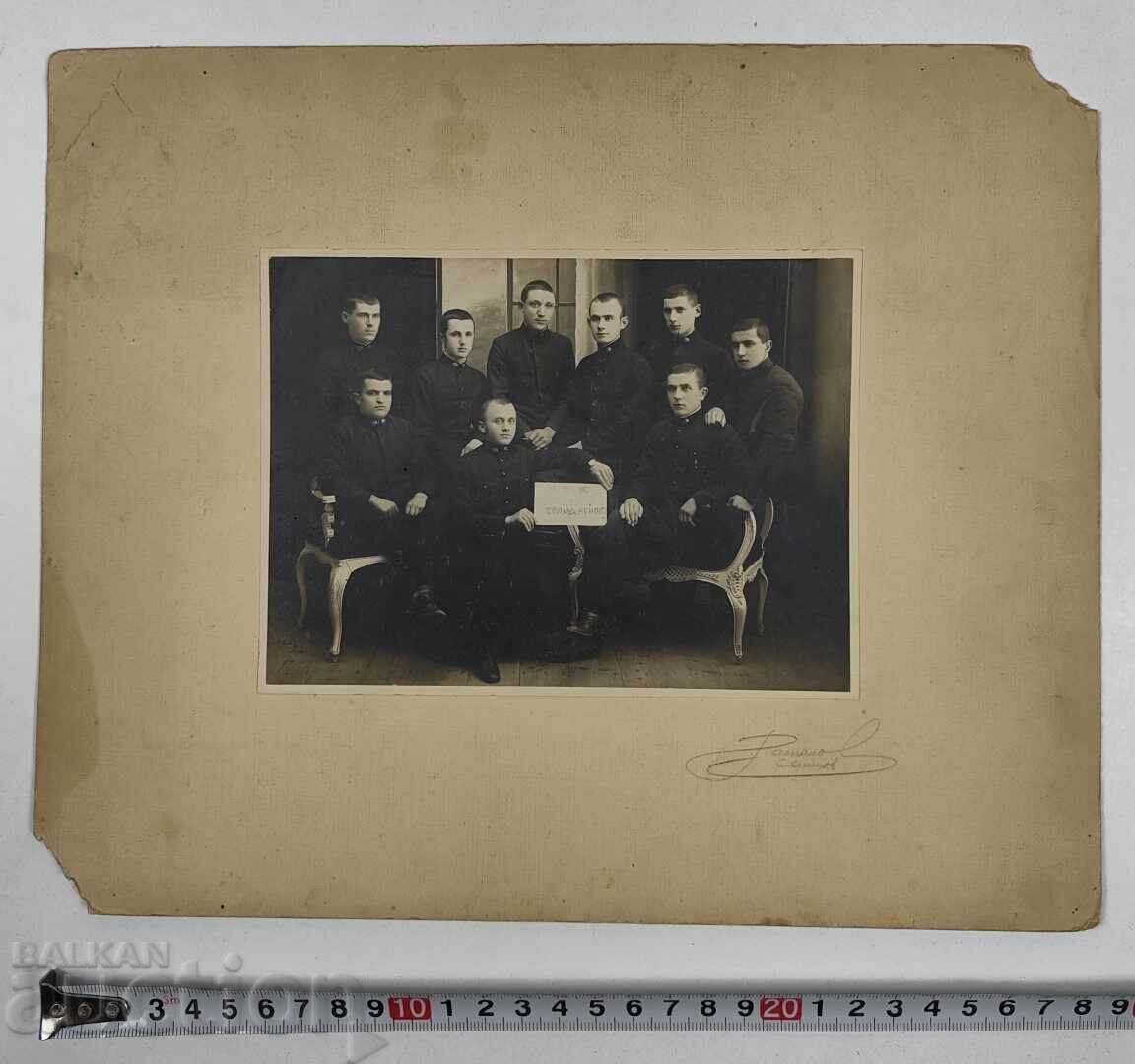 Delivery of SWISHTOV STUDENTS HIGH SCHOOL STUDENTS SOLIDARITY LARGE PHOTO CARDBOARD