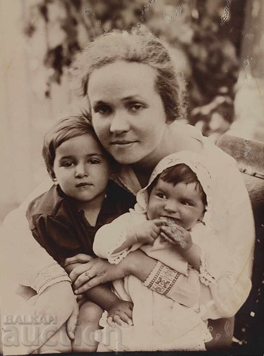 Аукцион МАЙКА С ДЕЦА СТАРА ГОЛЯМА СЕМЕЙНА СНИМКА ФОТОГРАФИЯ КАРТОН