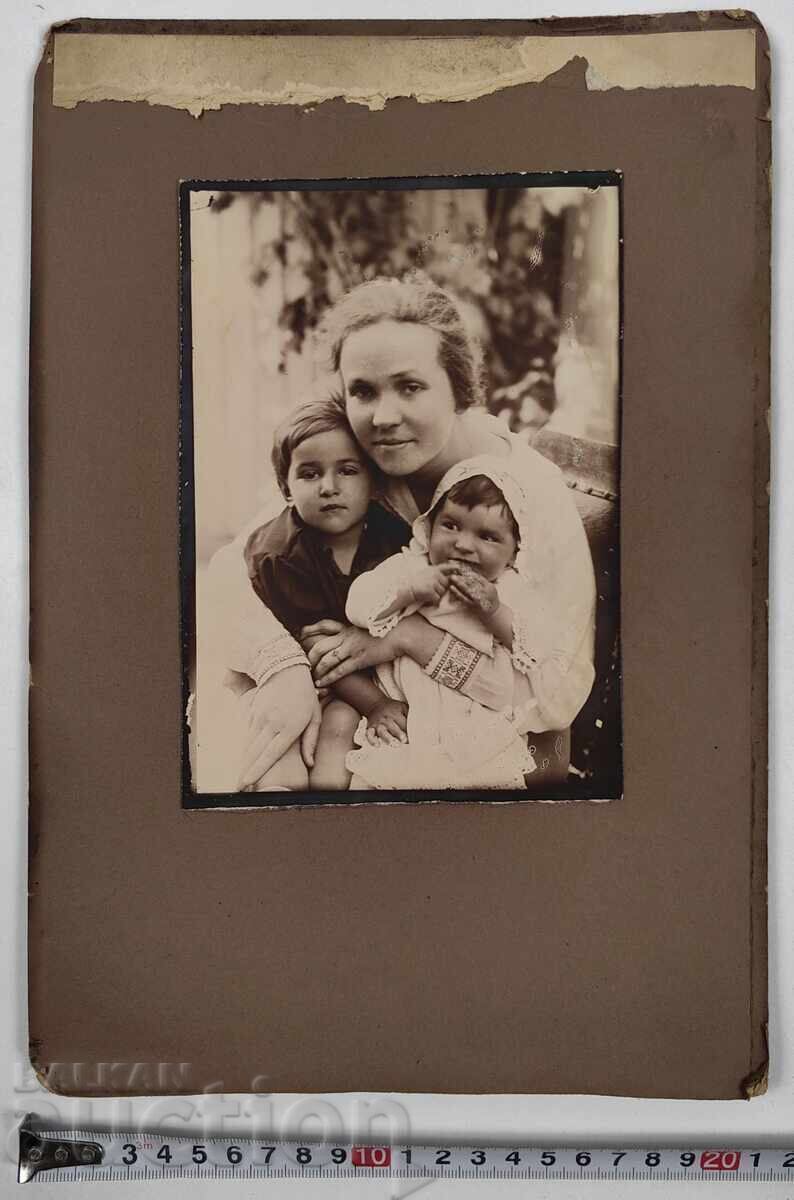 Доставка на МАЙКА С ДЕЦА СТАРА ГОЛЯМА СЕМЕЙНА СНИМКА ФОТОГРАФИЯ КАРТОН