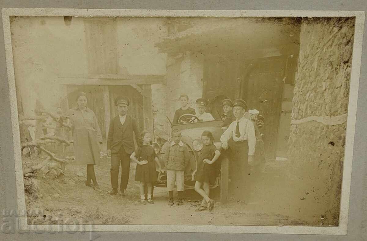 Delivery of RETRO CAR CAR CHILDREN OLD PHOTO PHOTOGRAPHY CARDBOARD Delivery of RETRO CAR CAR CHILDREN OLD PHOTO PHOTOGRAPHY CARDBOARD