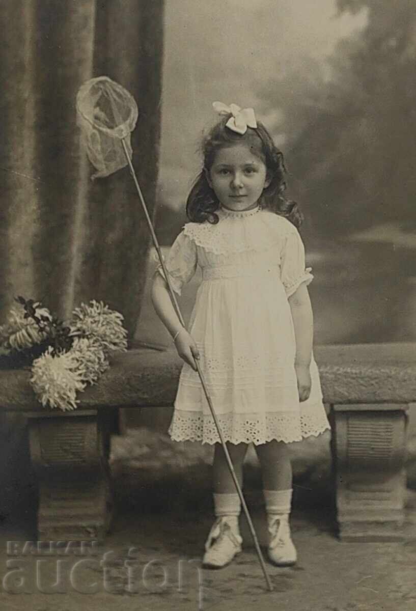 ÎNCEPUTUL SECOLULUI AL XX-LEA FETIȚĂ FLUTURI FOTOGRAFIE CARTON cu preț 29.00 BGN | € 14.83