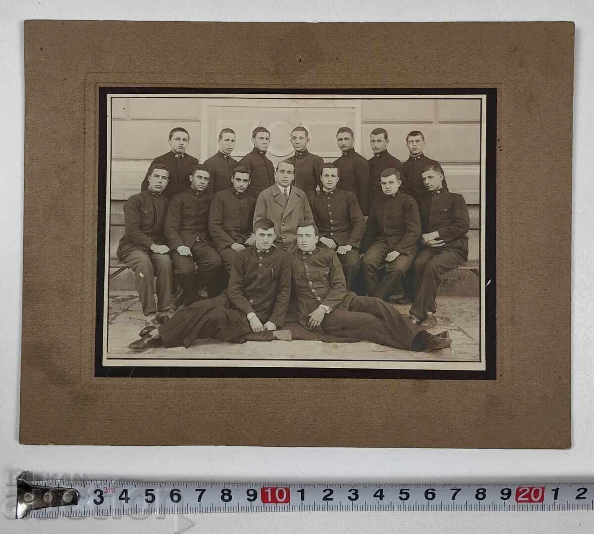 Delivery of 1930 Svishtov School Gymnasium Students Yearbook Photo Card