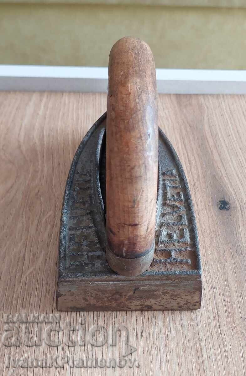 Vintage iron with a handle locking mechanism - 6