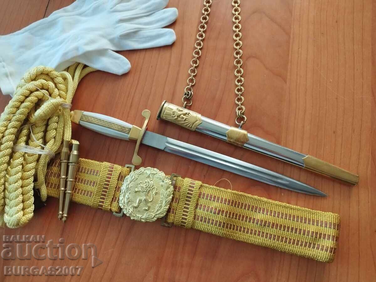 Licitație Vechiu cuțit de paradă, curea, eșarfe, mănuși, RPR Licitație Vechiu cuțit de paradă, curea, eșarfe, mănuși, RPR