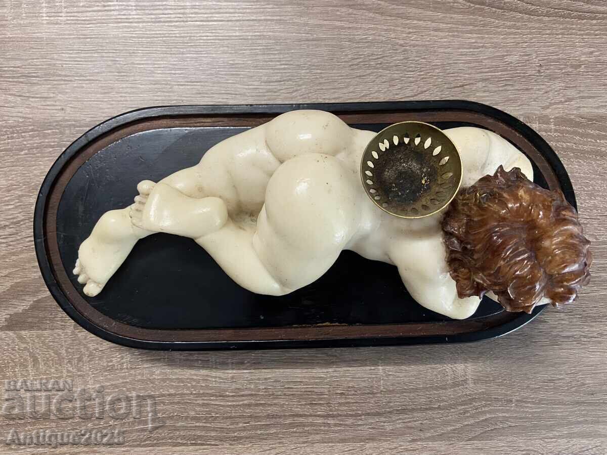 Αντίκα ισπανικό κηροπήγιο "Έρως" σε ξύλινη βάση με τιμή € 81.81 | 160.01 BGN