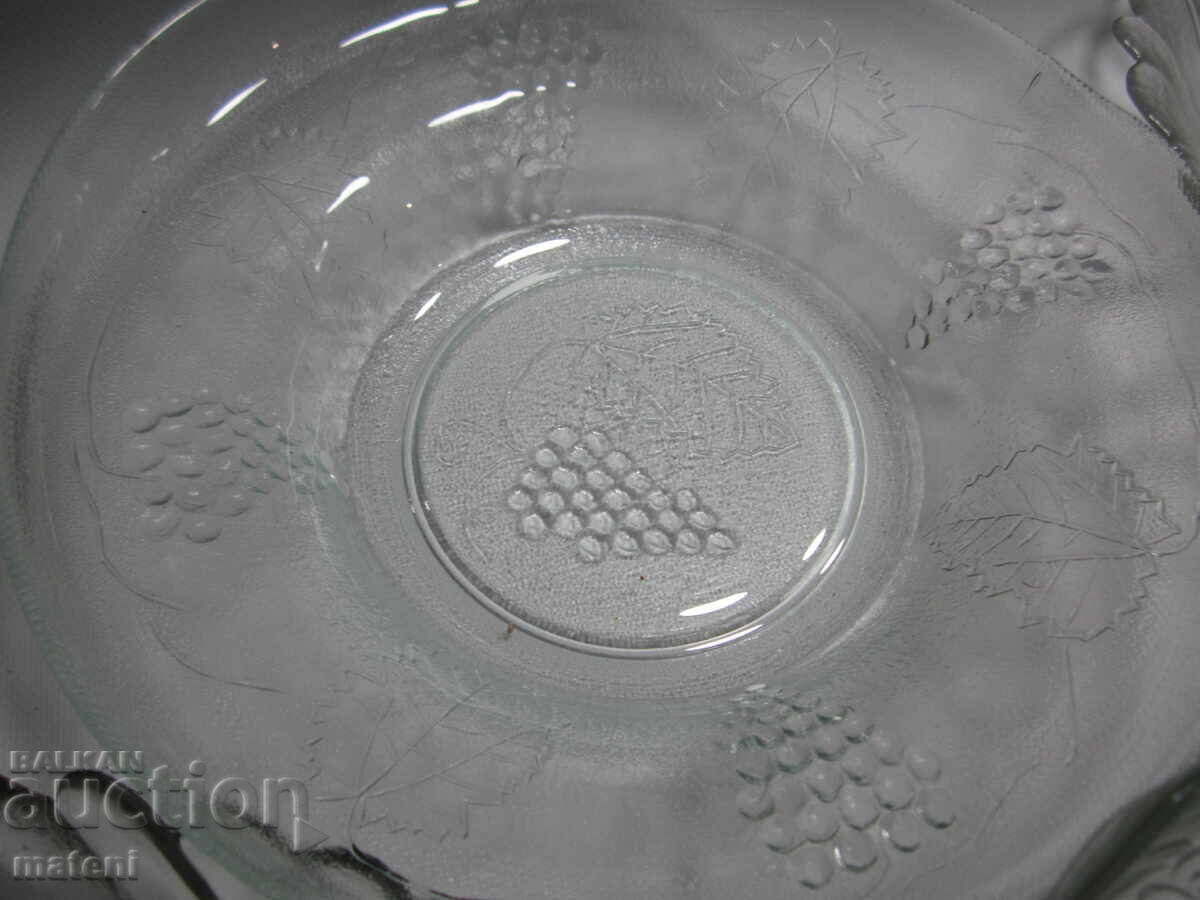 LOT CUPE DE STICLĂ FRUCTIERĂ TAVĂ 7 BUC cu preț 5.00 BGN | € 2.56 LOT CUPE DE STICLĂ FRUCTIERĂ TAVĂ 7 BUC cu preț 5.00 BGN | € 2.56