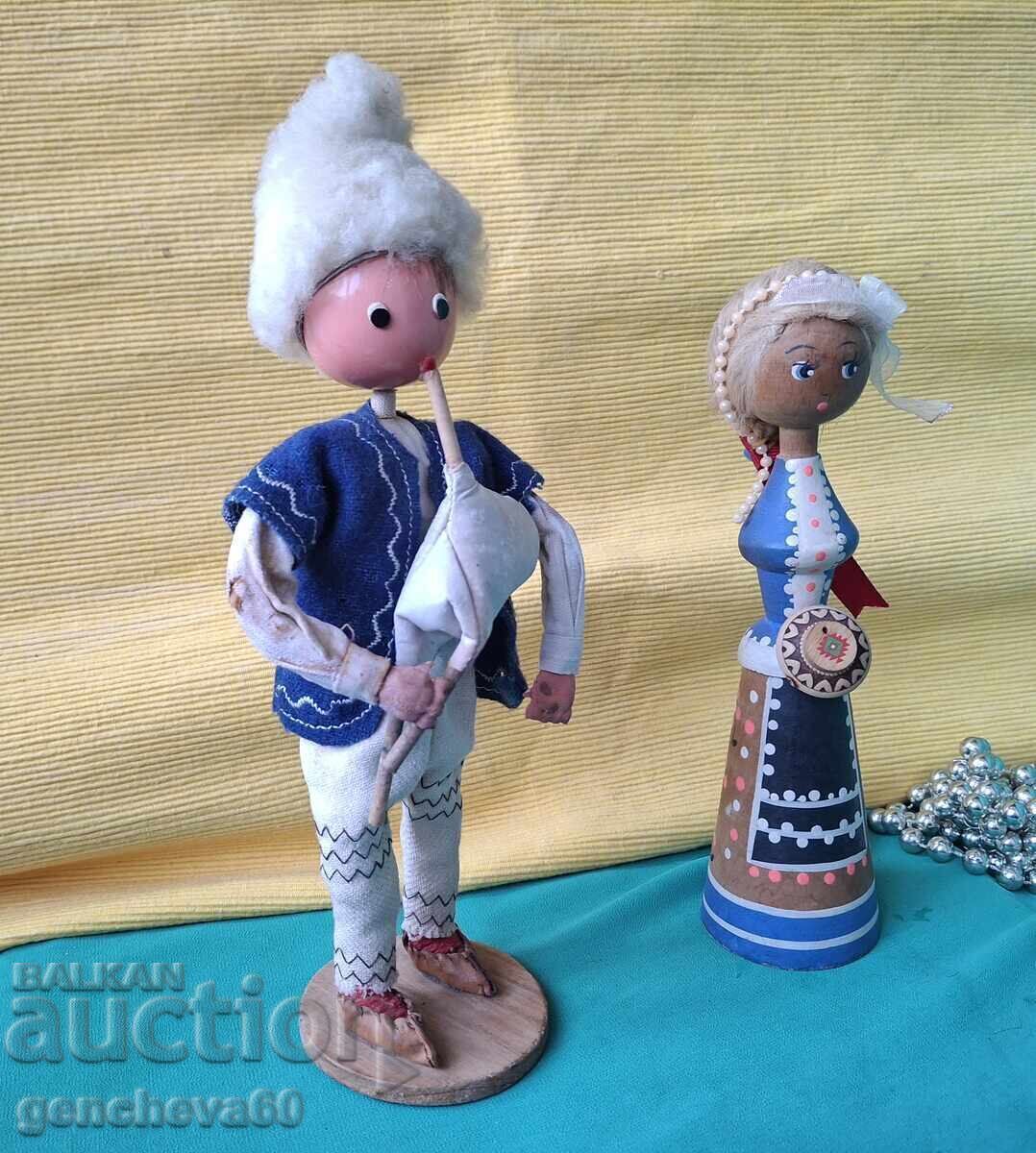 Păpuși vechi tradiționale, cântăreț și cântăreață Păpuși vechi tradiționale, cântăreț și cântăreață