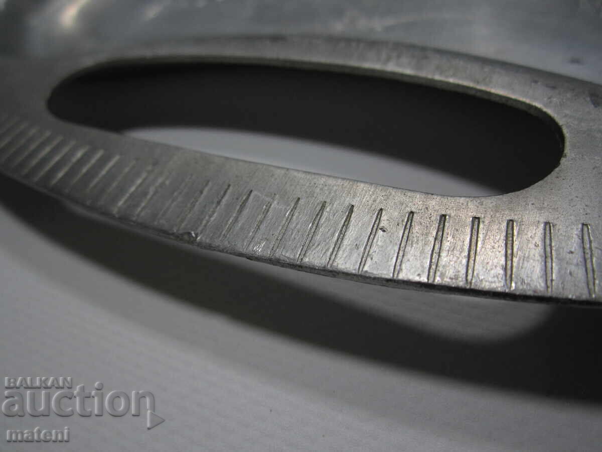 Auction  OLD ALUMINUM TRAY