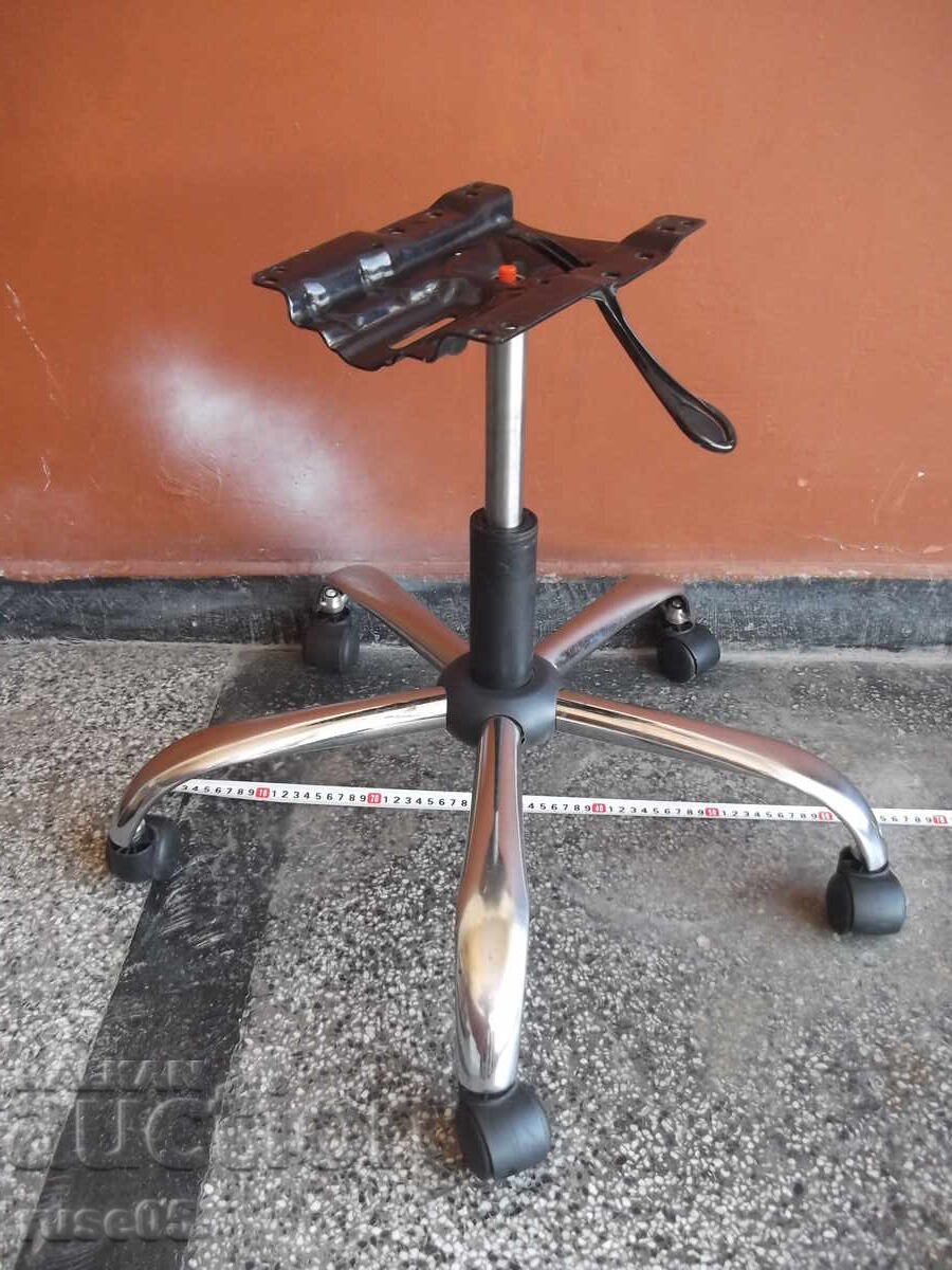 Auction  Wheeled cross base, shock absorber, and mechanism for office chair -8