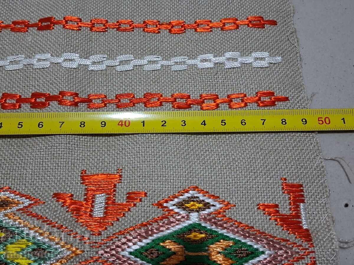 Κέντημα για μαξιλαροθήκη κοστουμιών με τιμή 29.00 BGN | € 14.83 Κέντημα για μαξιλαροθήκη κοστουμιών με τιμή 29.00 BGN | € 14.83