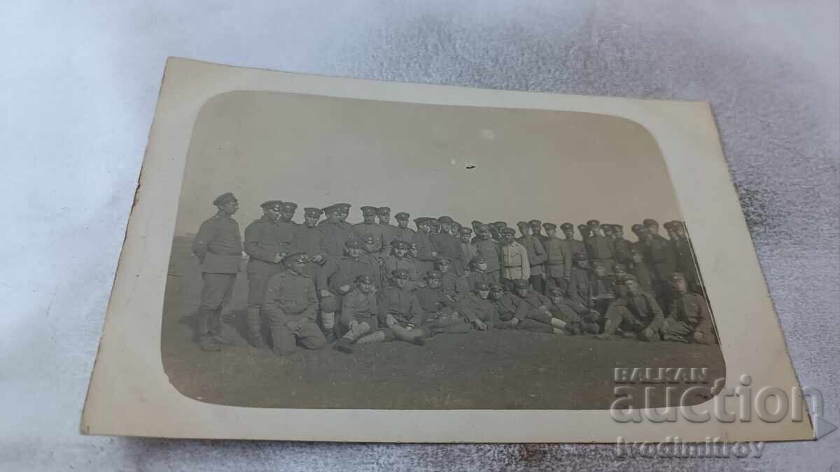 Φωτογραφία Αξιωματικοί και στρατιώτες στο μέτωπο Α' Π.Π