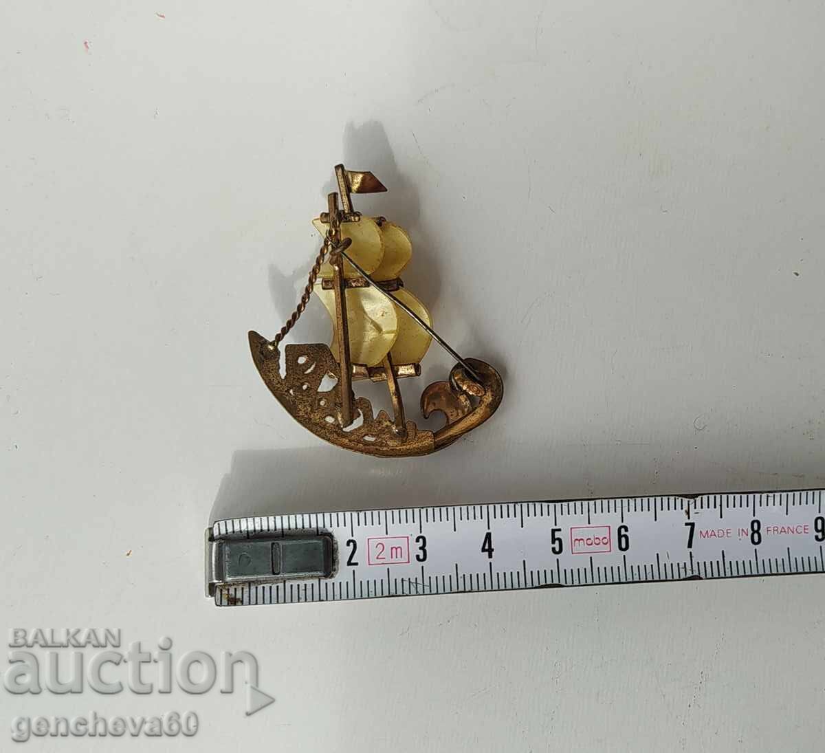 Σπάνια Ρετρό Καρφίτσα Νεσέμπαρ-καράβι με περλέ πανιά με τιμή € 25.00 | 48.90 BGN