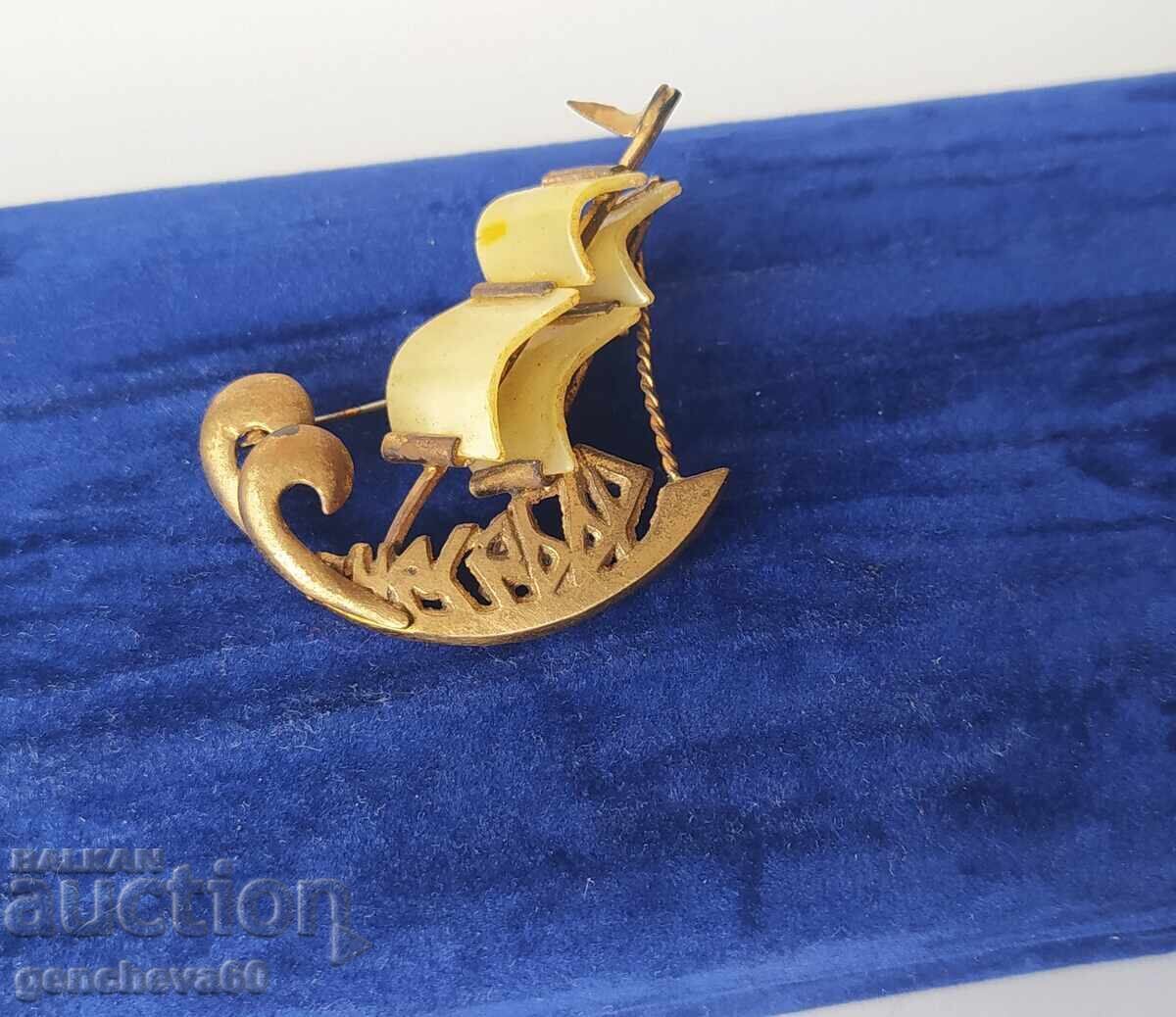 Παράδοση Σπάνια Ρετρό Καρφίτσα Νεσέμπαρ-καράβι με περλέ πανιά