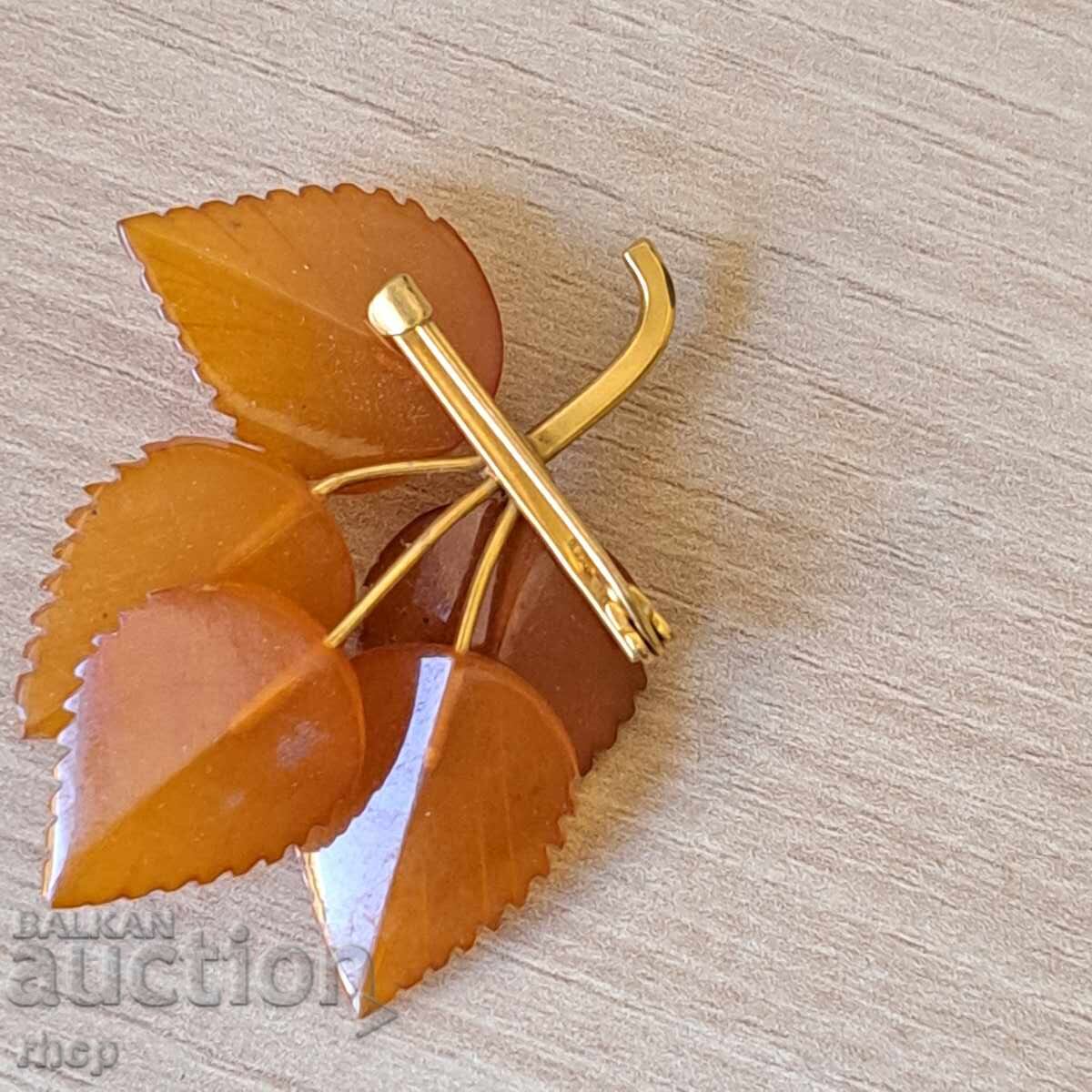 Κεχριμπάρι και ασήμι παλιά σοβιετική καρφίτσα με τιμή 45.00 BGN | € 23.01 Κεχριμπάρι και ασήμι παλιά σοβιετική καρφίτσα με τιμή 45.00 BGN | € 23.01