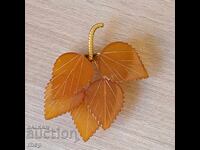 Chihlimbar și argint, broșă veche sovietică