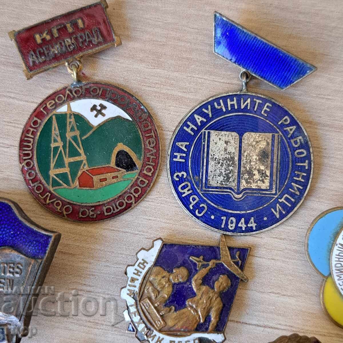 Λοτ εμαγιέ εικονιδίων κοινωνικών μέσων, σήμα με τιμή 25.00 BGN | € 12.78